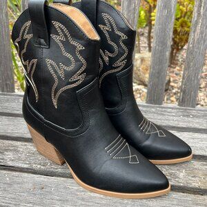Soda Women's Western Booties! Brand new! Size 9.5
